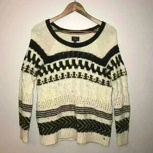 American Eagle Black & White Knit Sweater Size: M